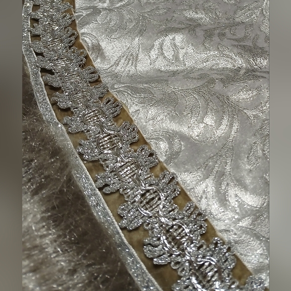 CHRISTMAS TREE SILVER-SHIMMERY SKIRT - Picture 6 of 7